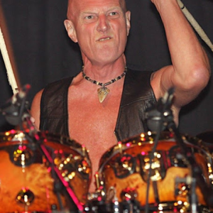 Chris Slade016