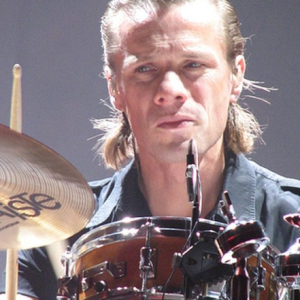 Larry Mullen019