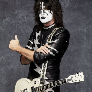 Tommy Thayer013