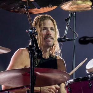 taylor hawkins063